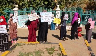 ولاية السودان: وقفة القسم النسائي الاحتجاجية أمام مجلس الوزراء بالخرطوم